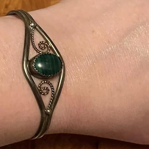 Vintage Sterling Silver 925 Southwestern Green Malachite Cuff Bracelet.