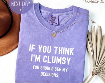 Camiseta Comfort Colors "Decisiones Torpes": Camiseta divertida con la que te sentirás identificado