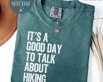 Camiseta de senderismo Comfort Colors, camiseta con cita sobre aventuras al aire libre.