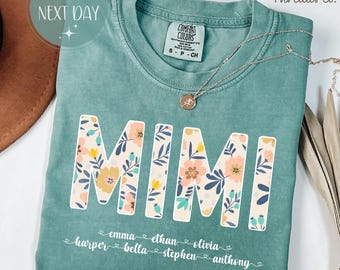 Camiseta personalizada para a vovó: Nomes dos netos com estampa floral, camiseta Comfort Colors.