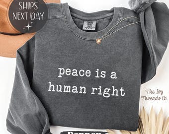 Comfort Colors® Frieden ist ein Menschenrecht T-Shirt, Sweatshirt, Geschenk für Aktivistin, Demonstrations-Shirt, Kundgebung für soziale Gerechtigkeit