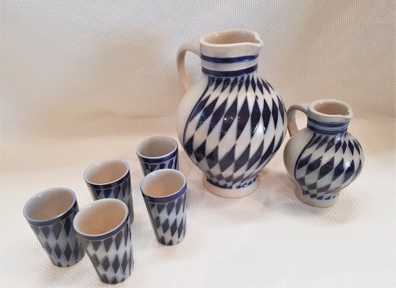 1970s Vintage Merkelbach Salzglasur Handarbeit Goebel 2 Pitcher 5 Cup Set, Cobalt Blue Diamond Pattern, Salt Glaze Pottery, Made In Germany