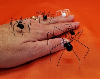 Faux Black Widow Spider Variety Pack, Extra Large Black Widow, 3 Regular Black Widows, Albino Black Widow, Halloween Spider Decoration Pack