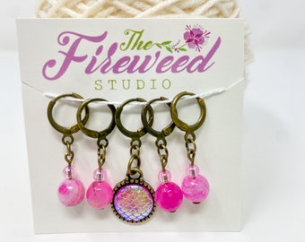 Pink mermaid scale and beads stitch markers, stitch marker, luxury knitting notion, gift for knitters, knitting gift, crochet gift