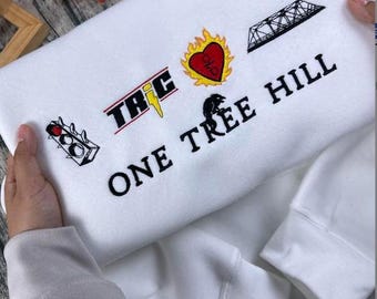 Sudadera bordada de One Tree Hill, cuello redondo del programa de televisión TRIC, camiseta del puente de Carolina del Norte, regalo para una fan, regalo de San Valentín para una amiga.