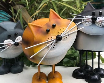 Metalen kattenbeeldje, tuinkatfiguur, Bobbin kattenbeeldje voor huis en tuin, grijs, zwart of roodbruin. Leuk cadeau voor kattenliefhebbers.