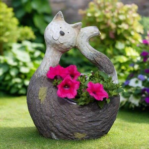 Rustic Cat Planter – Tree Bark Effect Resin Pot for Garden or Indoors | Whimsical Animal Decor | Cute Gift for Cat Lovers & Gardeners