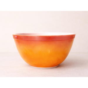 Vintage Pyrex Mixing Bowl | Orange Ombre 402, 1.5 QT | MCM Kitchen Decor