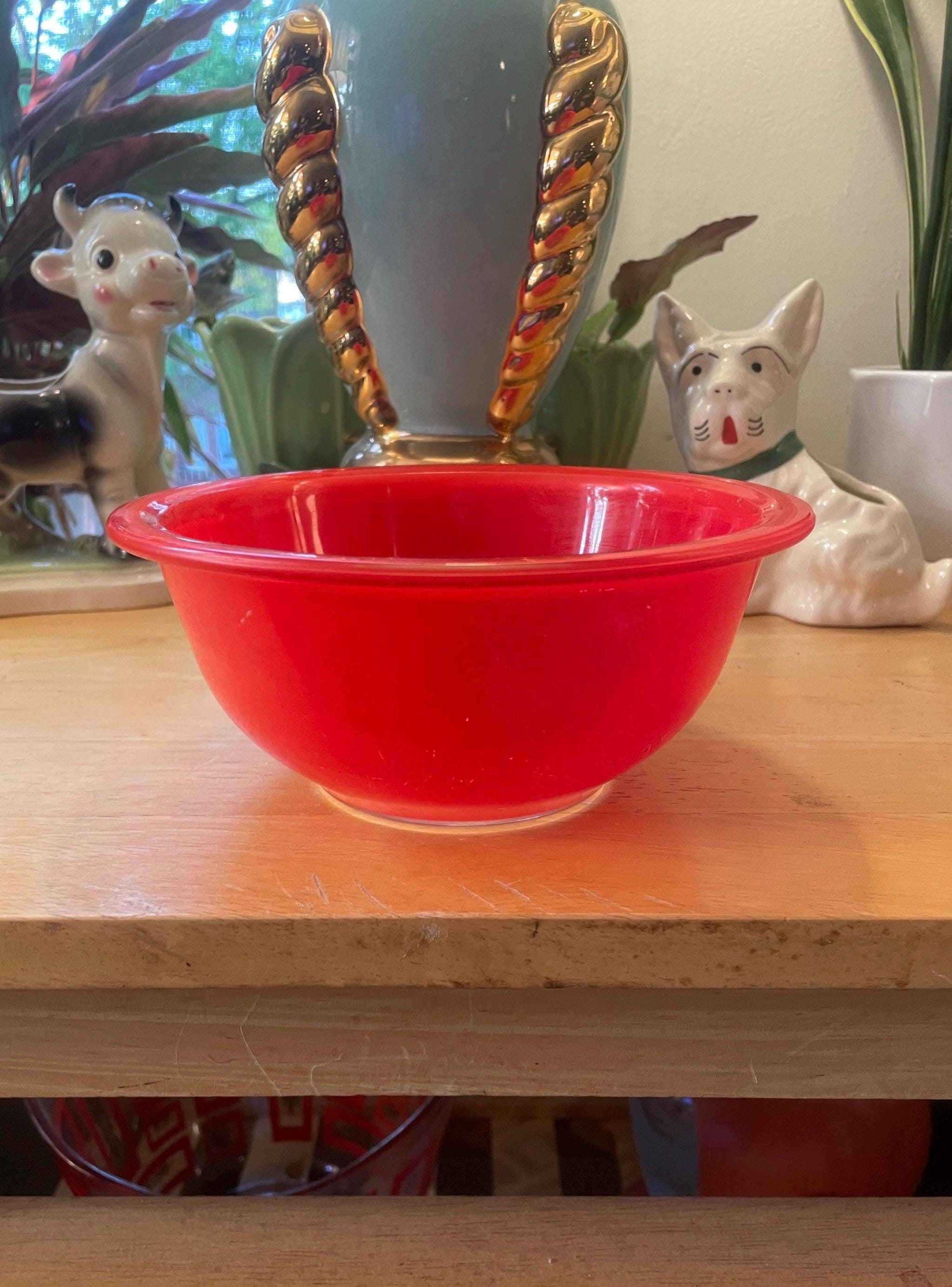 Vintage Pyrex Red Mixing Bowl – #402 1.5 Quart – Mid Century