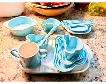 Le Creuset Stoneware Flower Plate Set, Turquoise Dinnerware (set