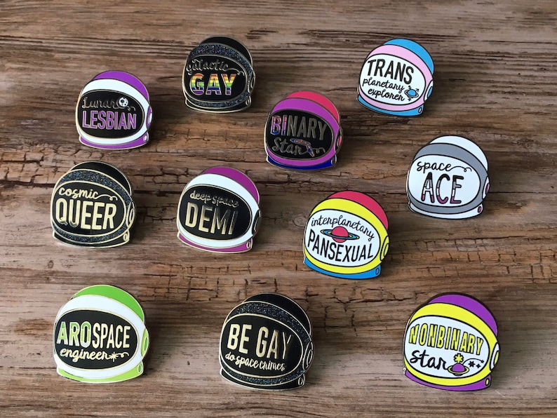 Orgullo bisexual, pin de esmalte, estrella binaria, orgullo bi, esmalte suave, casco espacial, pines LGBT, bisexualidad, visibilidad bi, bandera bi imagen 8