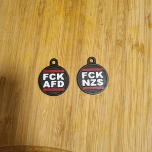 Keychain &quot;FCKAFD/FCKNZS&quot; – Make a statement, choose your colors