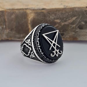 Skyrim Sigillo di Lucifero Anello Anelli da do in acciaio inossidabile Leviatano Croce Amuleto Gioielli per donna Uomo 36 Skyrim Sigillo di Lucifero Anello Anelli da do in acciaio inossidabile Leviatano Croce Amuleto Gioielli per donna Uomo 36