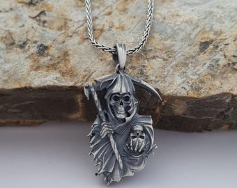 Ciondolo Tristo Mietitore in argento sterling fatto a mano: collana con teschio e falce gotica