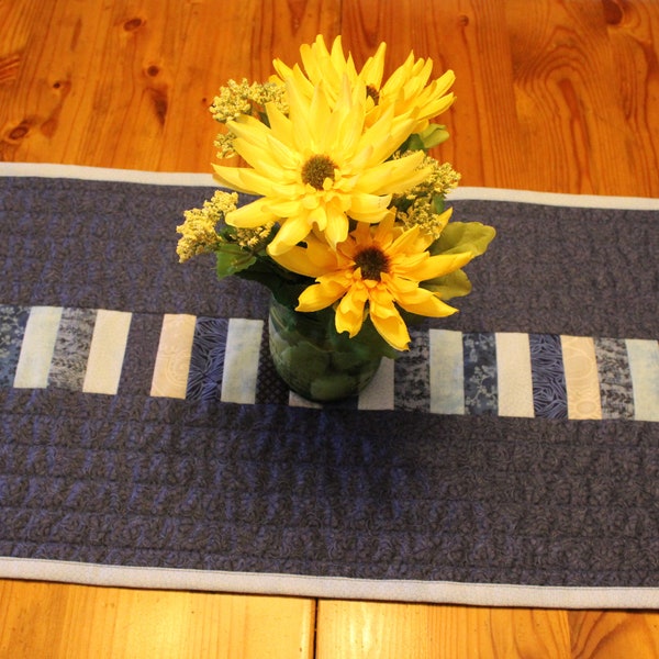 Easy Quilted Table Runner Pattern, Quilted Table Topper Pattern, Easy to Sew Quilting Project, Sewing Pattern for Table Quilt