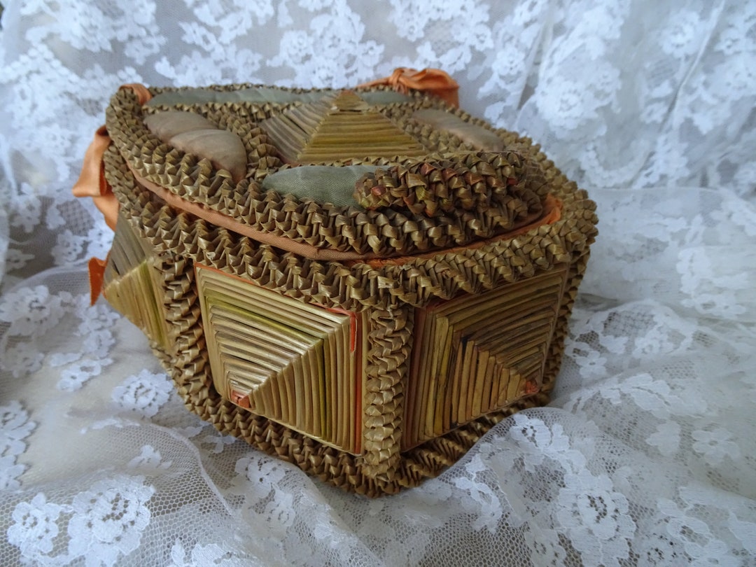 LOVELY Victorian Sewing Basket, Antique Folk Art Woven Straw Basket,intricate Hand Work