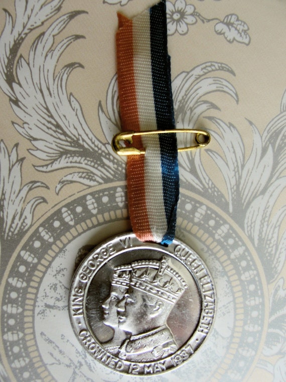 31+ Queen Elizabeth 11 Coronation Souvenir Medallion Gif