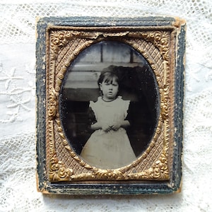 Niedliche antike Daguerreotypie Fotografie mit einem kleinen Mädchen, süß zum ausstellen, Sammler viktorianische Fotografien, Daguerreotypie