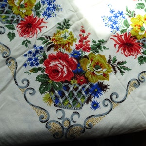 MID CENTURY Vintage Printed Tablecloth, Colorful Floral Tablecloth, Farmhouse, Kitchen Décor ,Collectible Vintage Tablecloths,Vintage Linens