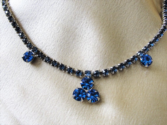 BEAUTIFUL 1950s Sapphire Blue Glass Rhinestones N… - image 2