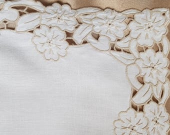 BEAUTIFUL Vintage Madeira Linen Tray Cloth,Centerpiece,Table Topper,Large Doily,Lovely CutWork and Embroidery, Beautiful Collectible Linens