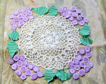 BEAUTIFUL Vintage Doily Colorful Purple  Grapes Creamy White Hand Crocheted Doily Farmhouse Decor,French Country Cottage,Collectible Doilies