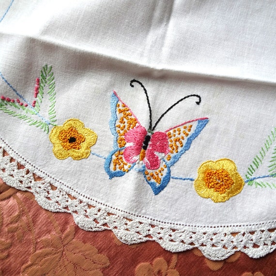 LOVELY Farmhouse French Country Table Runner,Buffet Scarf,Table Centerpiece,Kitchen Linens,Hand Embroidery Work Lace,French Cottage Linens