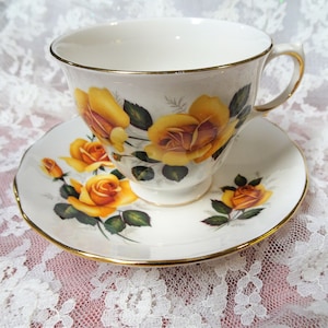 PRETTY Royal Anne English Bone China Teacup and Saucer,Yellow Roses,Lovely Teatime Cup and Saucer,Collectible Vintage Teacups