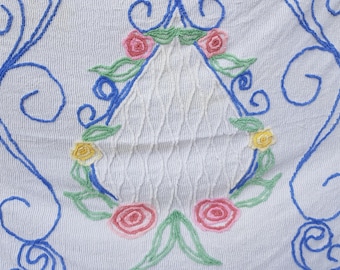 Copriletto in ciniglia VINTAGE anni '50, fiori bianchi, rosa, blu e gialli, arredamento cottage chic, copriletti in ciniglia da collezione di metà secolo