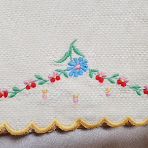 Toalla de invitados bordada vintage, de lino vintage de calidad de los años 20, regalo de inauguración, decoración romántica de cabaña, ropa de cama coleccionable.