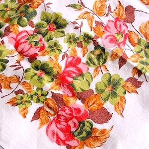 MID CENTURY Vintage Printed Linen Tablecloth,Colorful PINK Roses and Flowers,Kitchen Decor,Farmhouse,Collectible Vintage Tablecloths,Linens