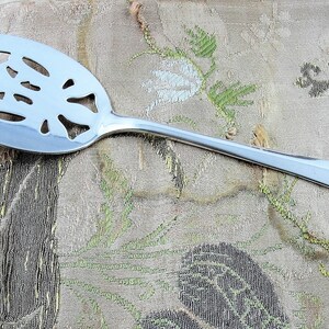 VINTAGE Pierced Silver Pastry Pie Cake Server,Silver Plate,Vintage Silverware,Vintage Flatware,Dining,Silver Pastry Server,Wedding Gifts