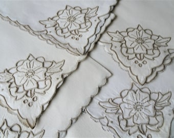 GORGEOUS Vintage MADEIRA Linen Napkins Set,Lovely Cutwork and Embroidery Work, Set of 6 Dinner Napkins, Collectible Vintage Linens