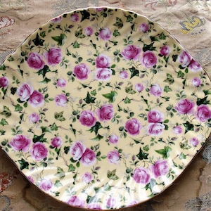 BEAUTIFUL Vintage English Chintz Cake Plate,PINK Roses on Yellow,Decorative Cake Plate, Lovely Serving Plate, Handled Chintz Floral Plate