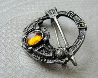 OUTLANDER Vintage SCOTTISH Celtic Brooch,Large Faceted Cairngorm Paste Stone,Beautiful Detailed Brooch,Antique Scottish Jewelry,Collectible