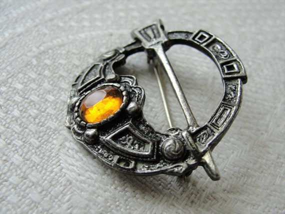 OUTLANDER Vintage SCOTTISH Celtic Brooch Large Faceted Cairngorm Paste Stone Beautiful Detailed Brooch Antique Scottish Jewelry Collectible