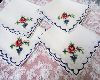 LOVELY Vintage Napkins, Hand Embroidery,Roses,Luncheon Napkins,Tea Time Napkins Set of 4 French Cottage Farmhouse Decor ,Collectible Linens