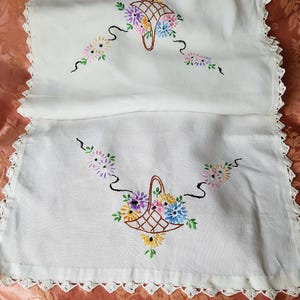 アンティーク リネン ランナー、ドレッサー、ビュッフェ スカーフ、テーブル センターピース、花かご、刺繍、フレンチ カントリー、ファームハウス、ヴィンテージ リネン