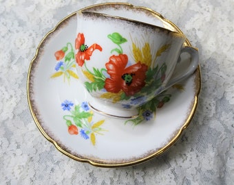 LOVELY Stanley Fine English Bone China Teacup and Saucer,Beautiful POPPY Flowers,Lush Gold Trim,Collectible Vintage Teacups