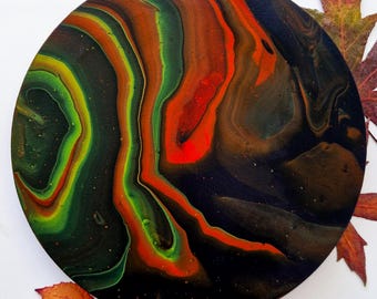 Arte abstracto - Pintura acrílica redonda mediana - Técnica de vertido de pintura en rojo, verde y negro - Pintura de interiores - Decoración del hogar