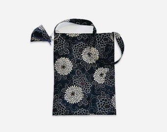 Flat shoulder tote  bag with a small tetra pouch