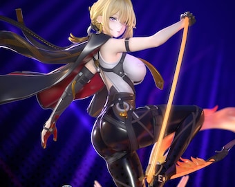 Könnte beinhalten: Detaillierte Figur einer weiblichen Figur mit blonden Haaren, die ein schwarz-weißes Outfit mit goldenen Akzenten trägt. Sie hält einen leuchtenden Stab und posiert dynamisch vor blauem Hintergrund.