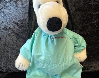 Peluche vintage de Snoopy MD de 1988 con bata de hospital, Peanuts, fabricado en Corea
