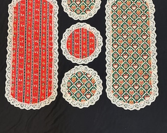 Vintage Weihnachtliche Tischwäsche-Set: Volkskunst Spitze, 5-tlg