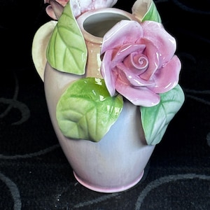 Jarrón vintage de porcelana Seymour Mann Romance Pink con rosa 3D de 15 cm