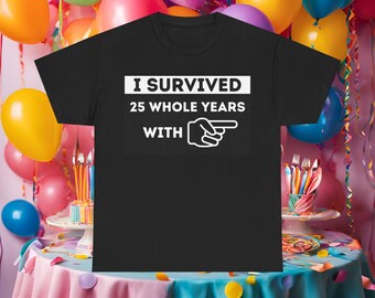 おもしろい25周年記念Tシャツ - 「私は生き残った」ギフト