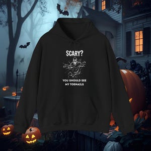 Lustiger Halloween Hoodie. Unheimlich? Du solltest meine Zehennägel, gruseliges & humorvolles Herbst-Sweatshirt sehen
