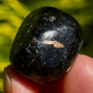 Black Gold Nuummite Palm Stone from Greenland | Polished Ancient Crystal | Shadow Work & Grounding Energy | Natural Protective Gem | 825k