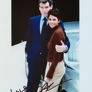 Amazon.co.jp: ◇直筆サイン ◇ロザムンド パイク ◇Rosamund
