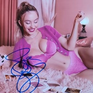 Sydney Sweeney, Autograph Original Signed, 10x8 in, The Voyeurs